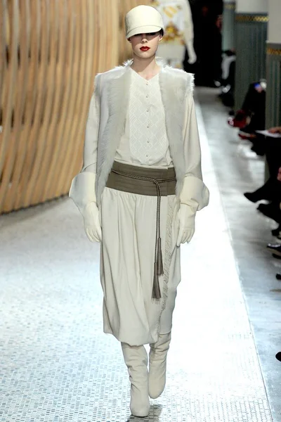 Look 10